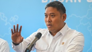 Guru dan siswa dalam program Makan Bergizi Gratis